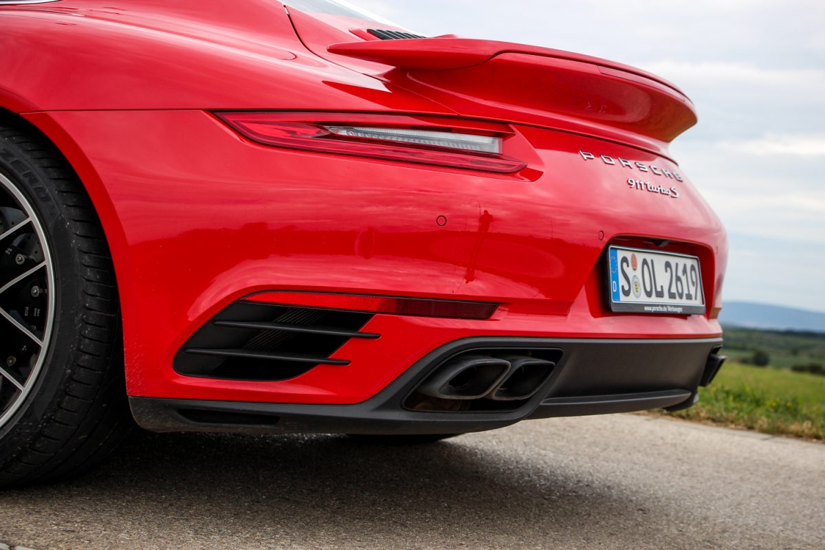 PORSCHE 911