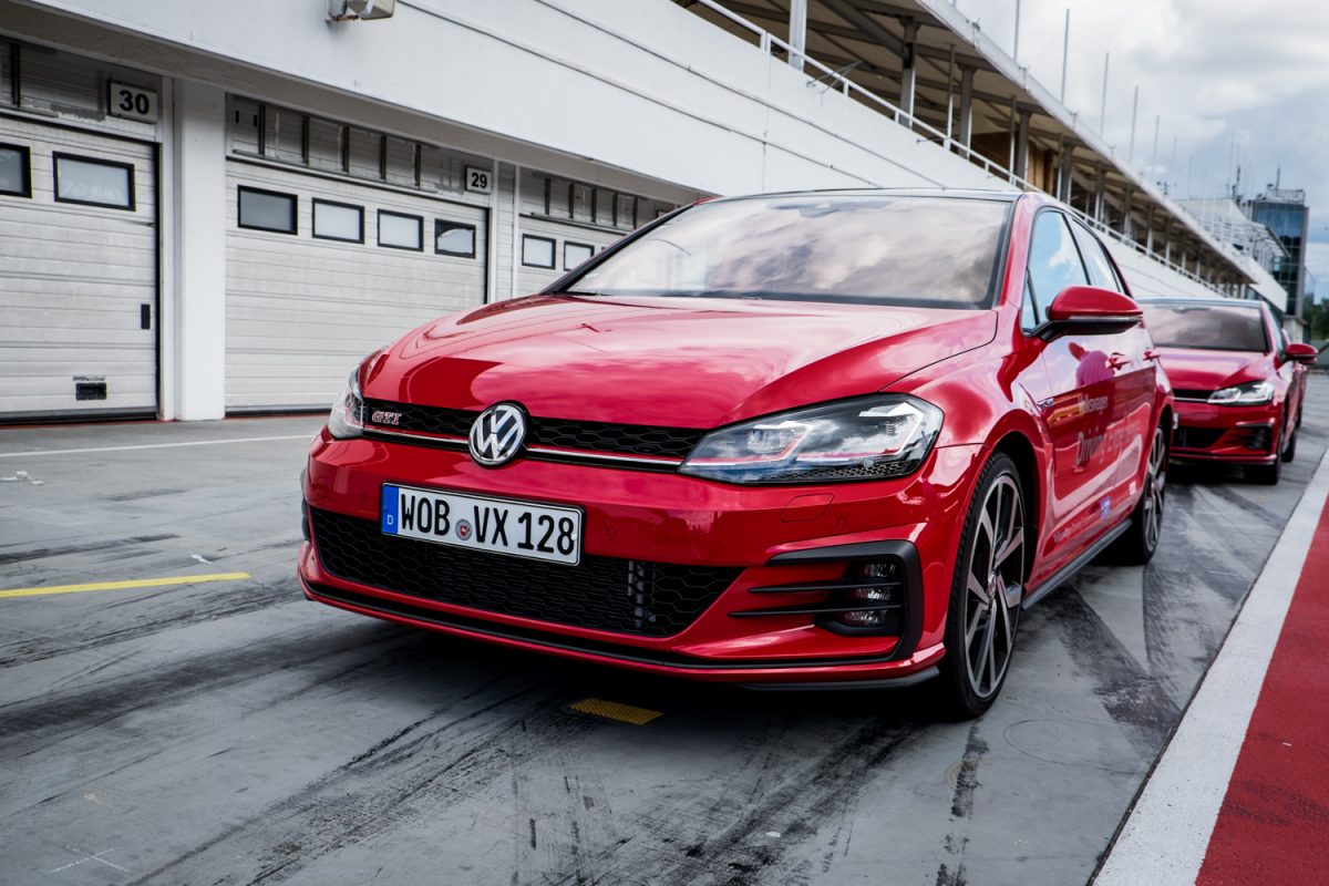 VOLKSWAGEN GOLF