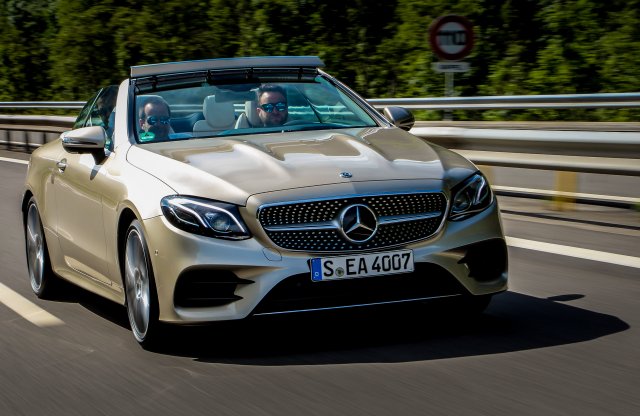 Leültették és levették a tetejét - Mercedes E Cabriolet