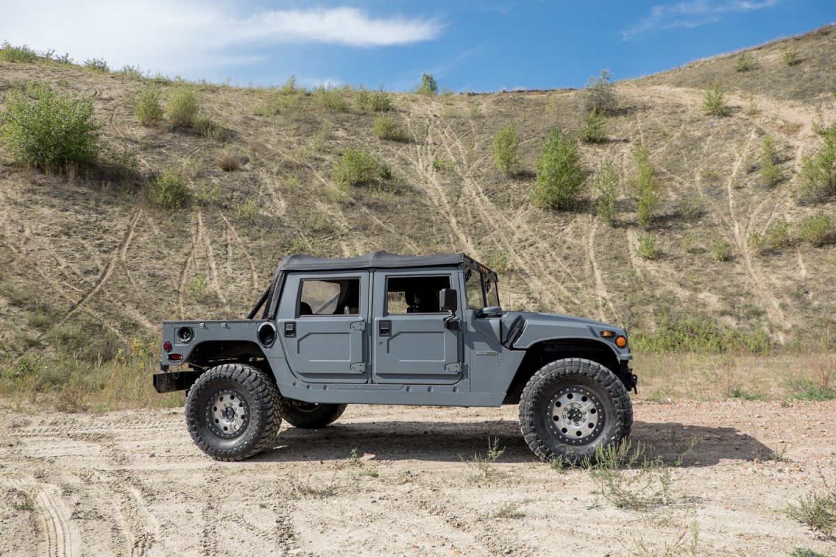 HUMMER H1