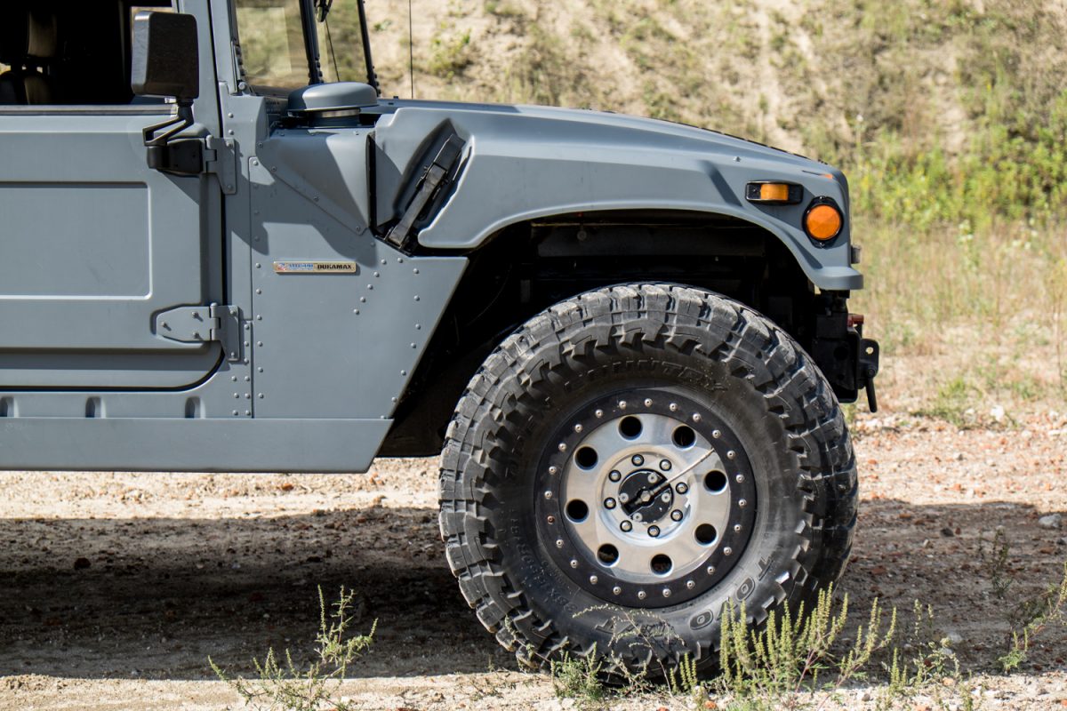 HUMMER H1