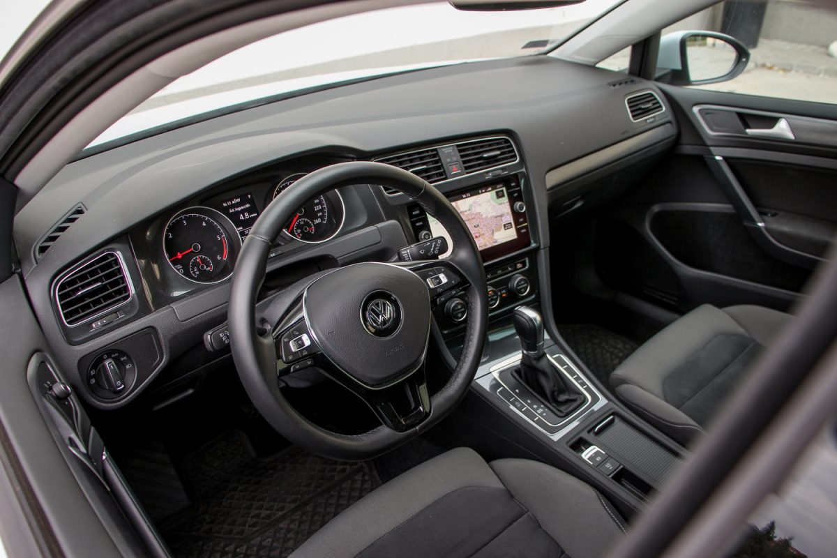 VOLKSWAGEN GOLF