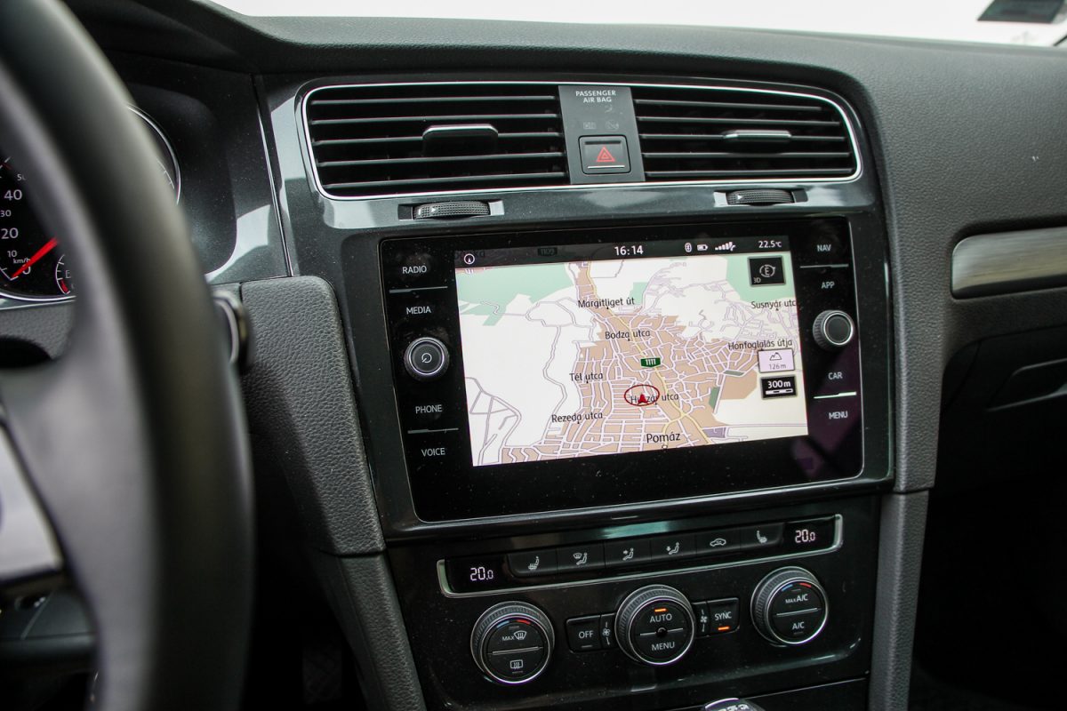 VOLKSWAGEN GOLF