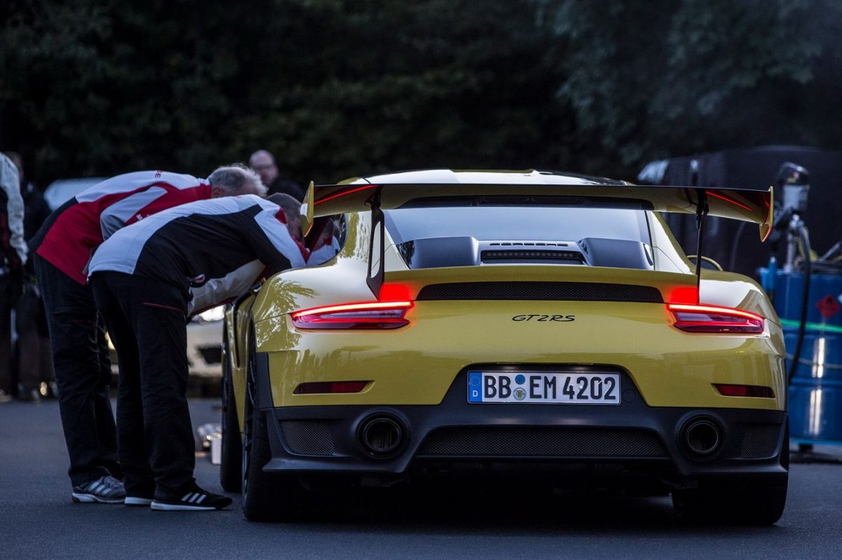 PORSCHE 911