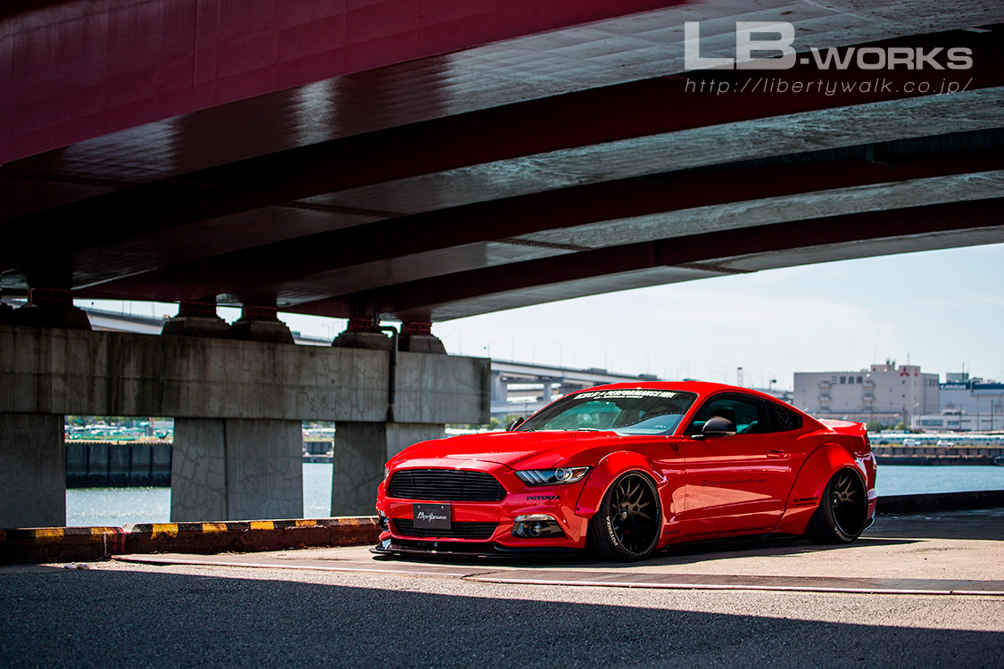 FORD MUSTANG