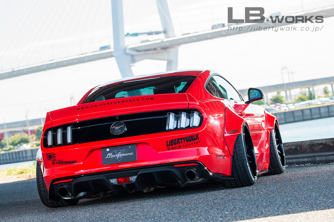FORD MUSTANG