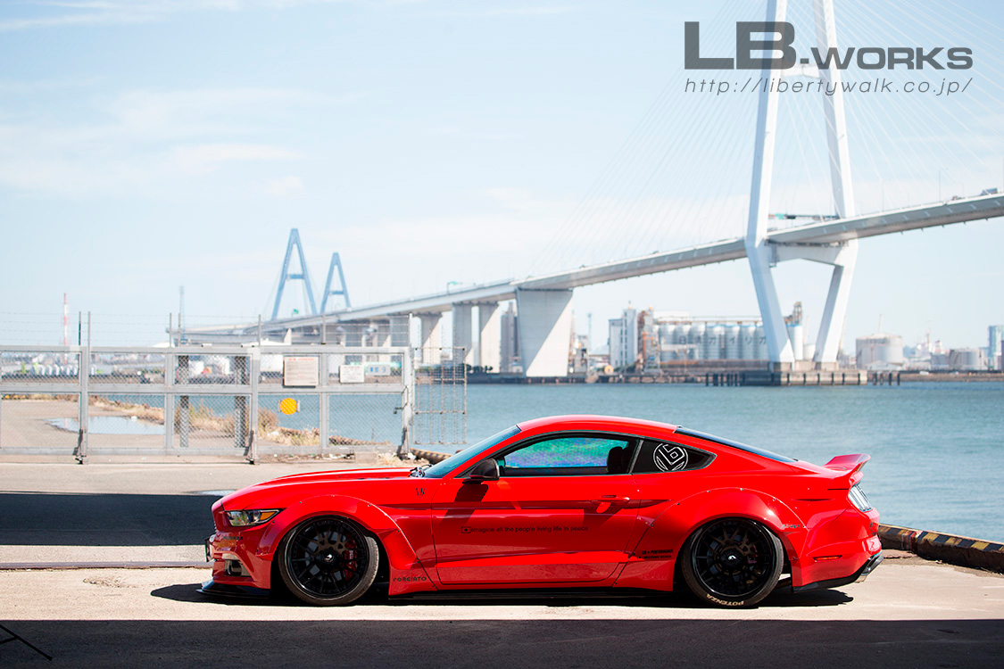 FORD MUSTANG