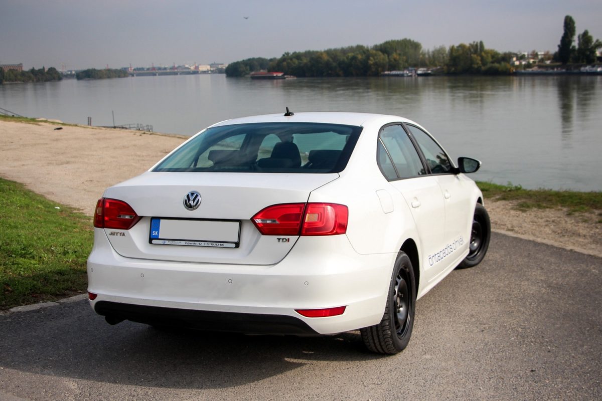 VOLKSWAGEN JETTA
