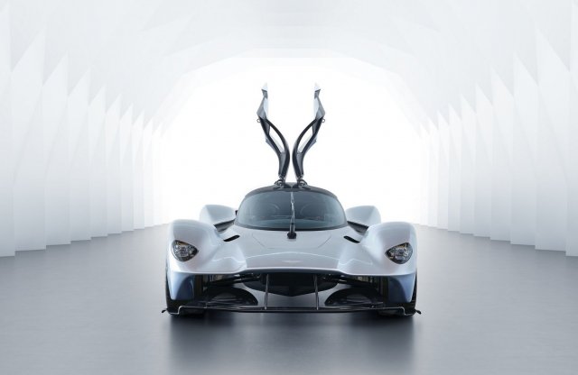 Kezd testet ölteni az Aston Martin hiperautója