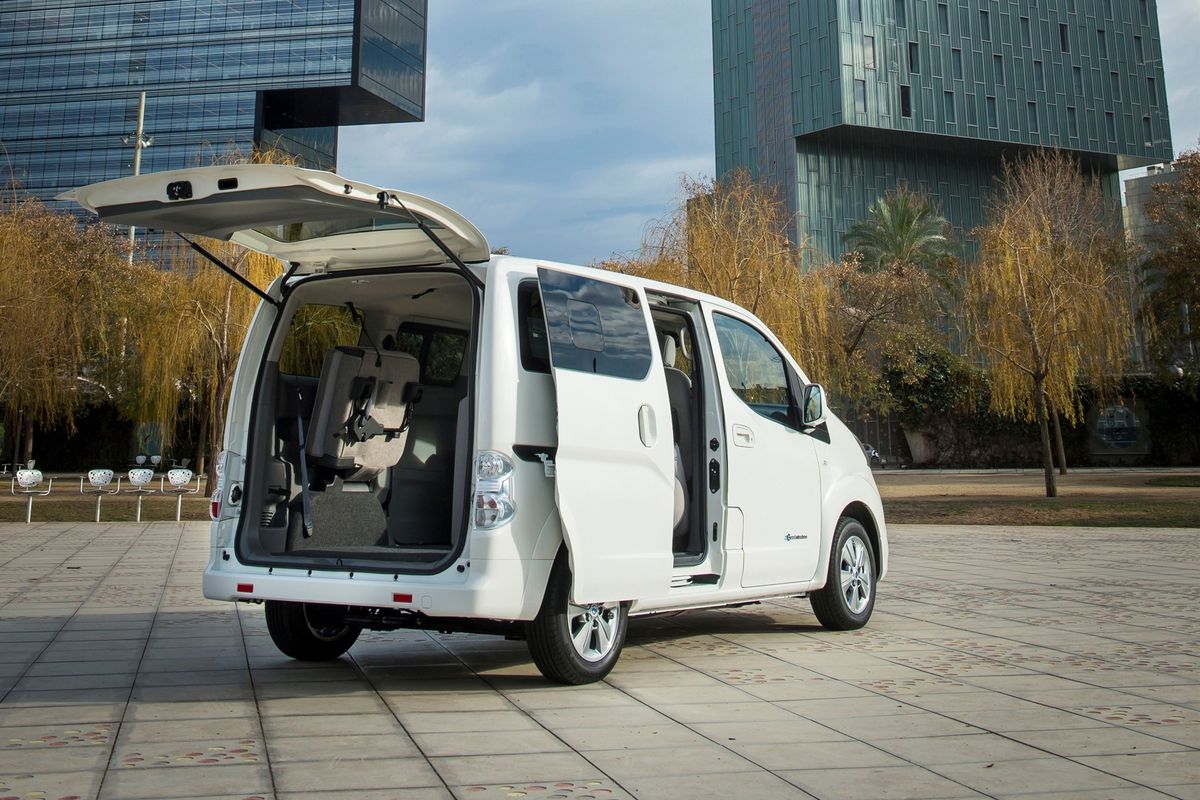 NISSAN NV200