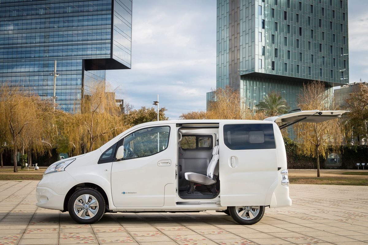 NISSAN NV200
