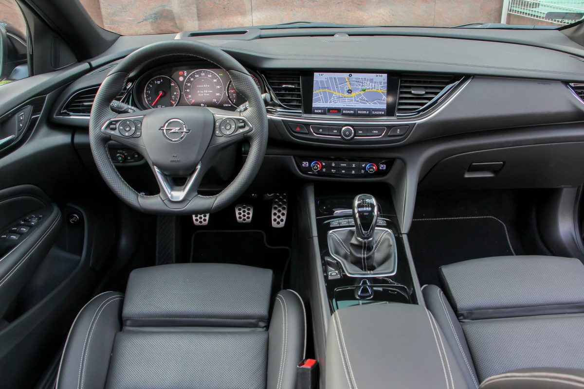 OPEL INSIGNIA