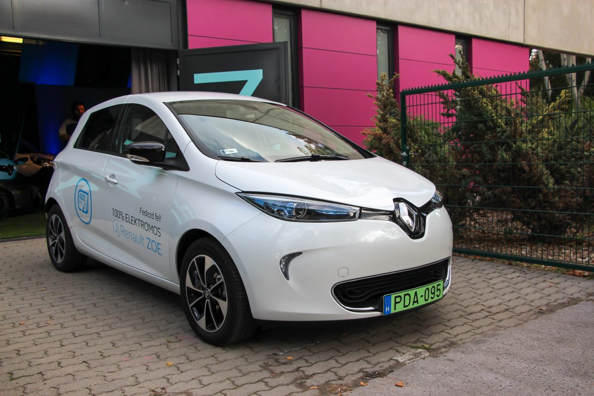 RENAULT