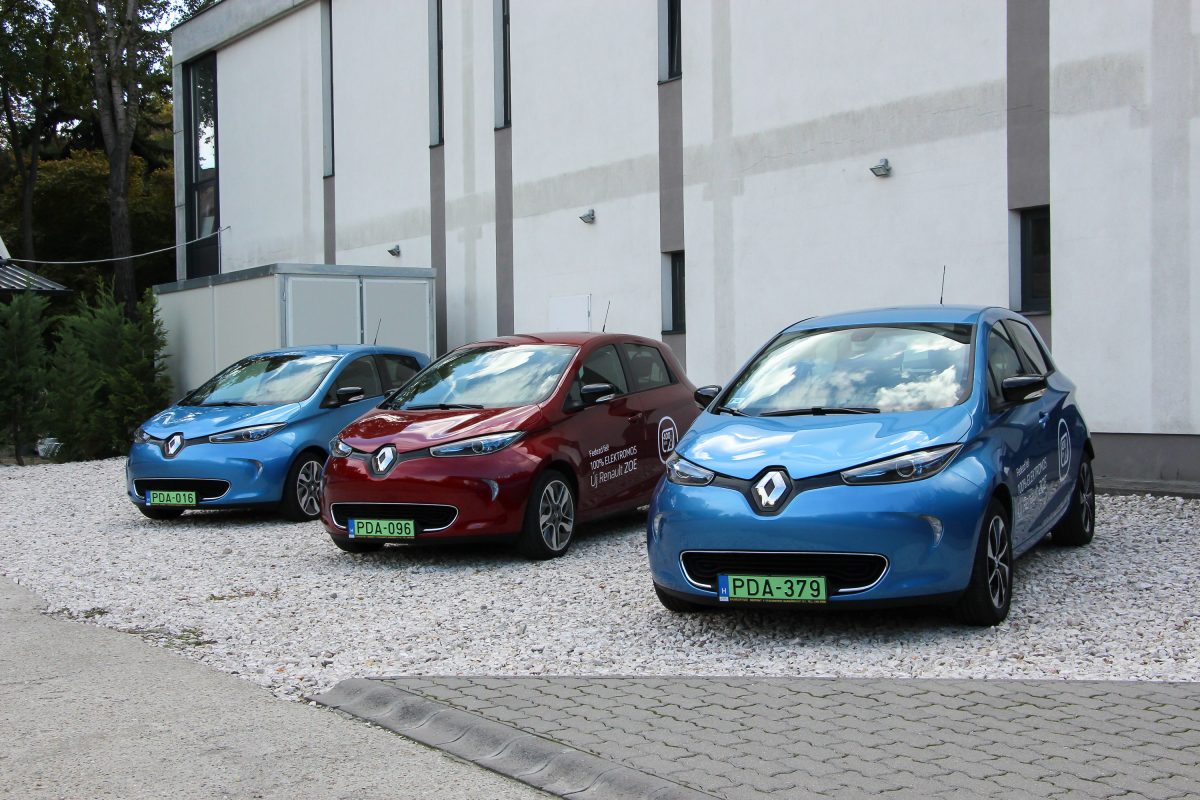 RENAULT