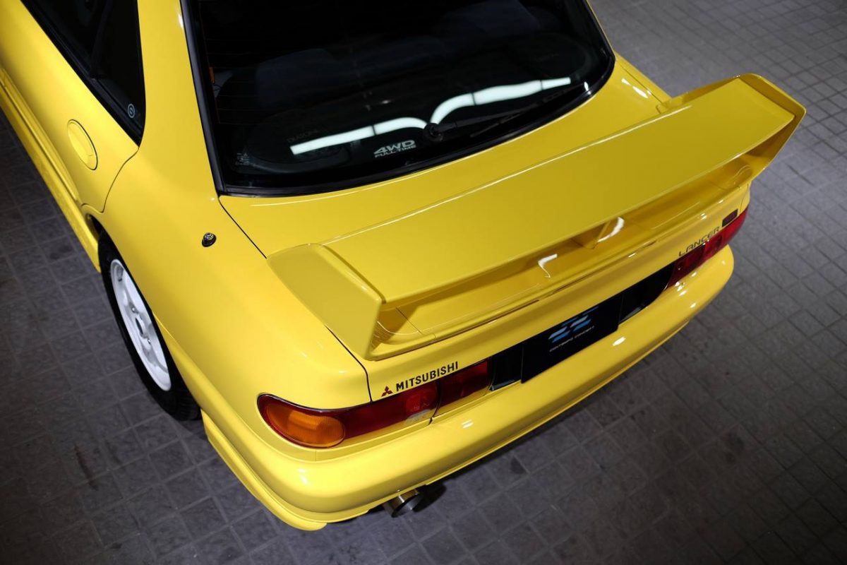 MITSUBISHI LANCER