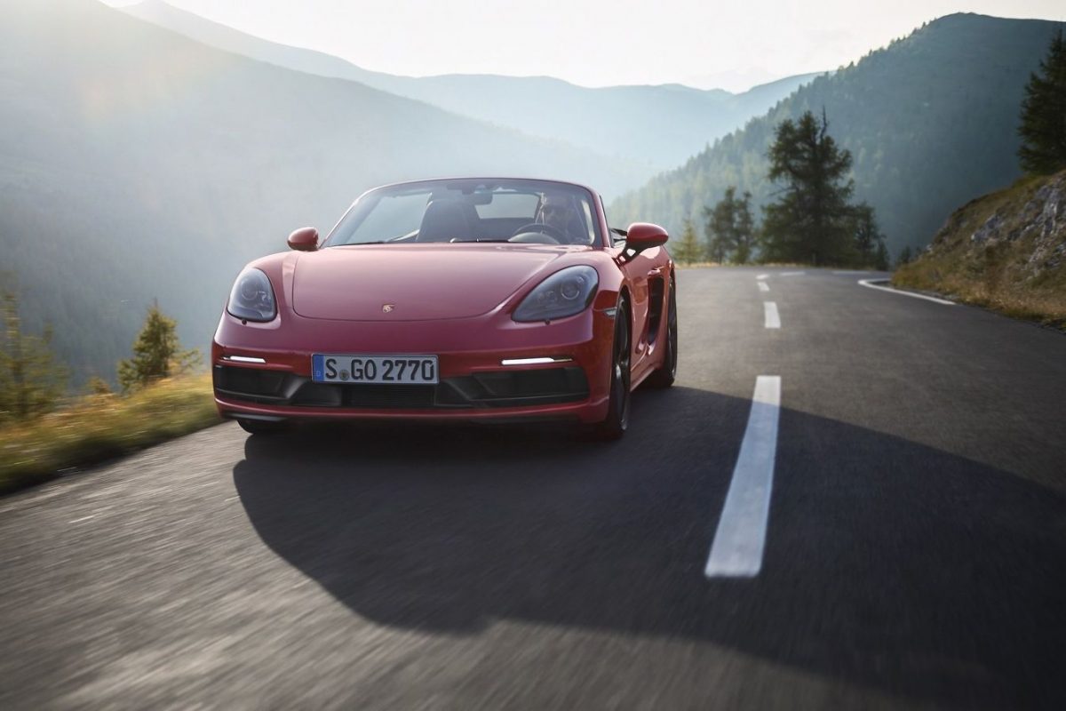 PORSCHE 718
