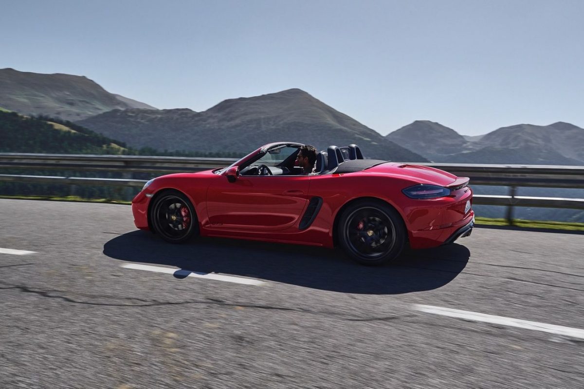 PORSCHE 718