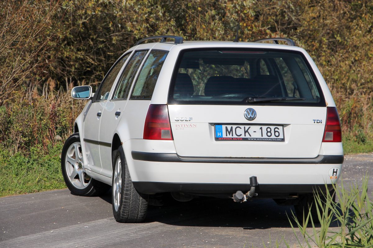VOLKSWAGEN GOLF