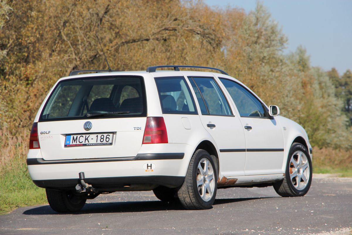 VOLKSWAGEN GOLF