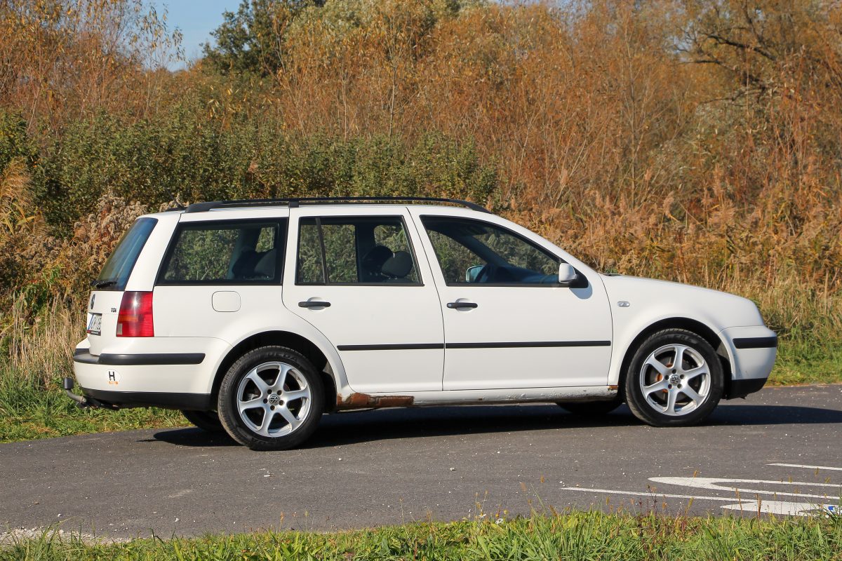 VOLKSWAGEN GOLF
