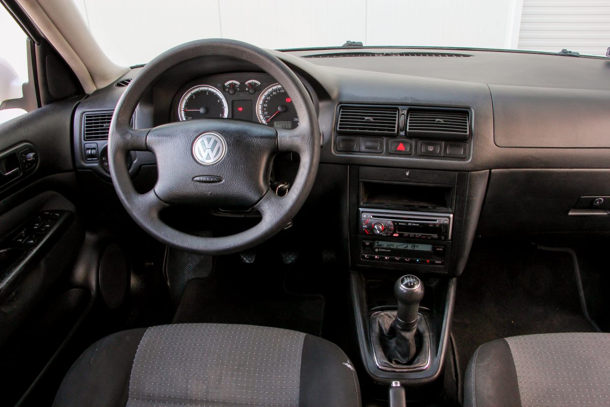 VOLKSWAGEN GOLF