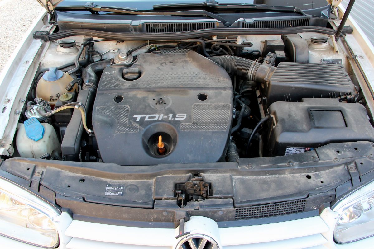 VOLKSWAGEN GOLF