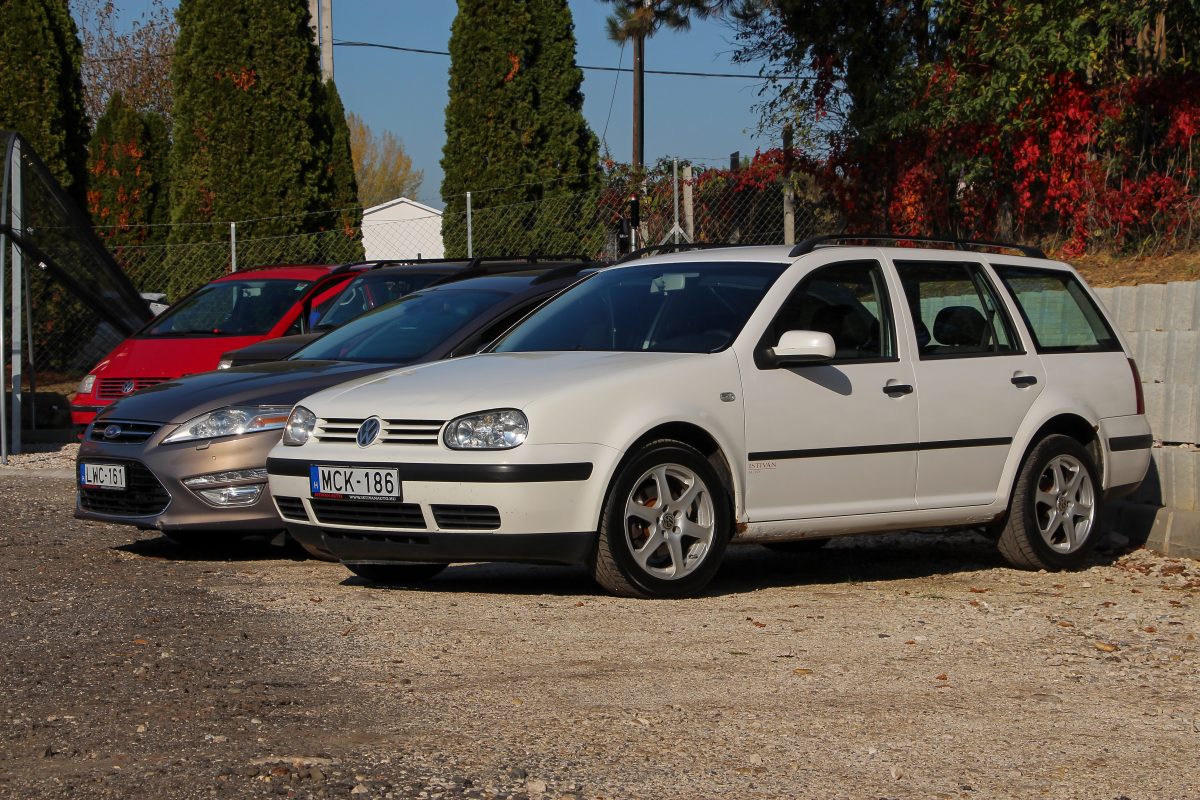 VOLKSWAGEN GOLF