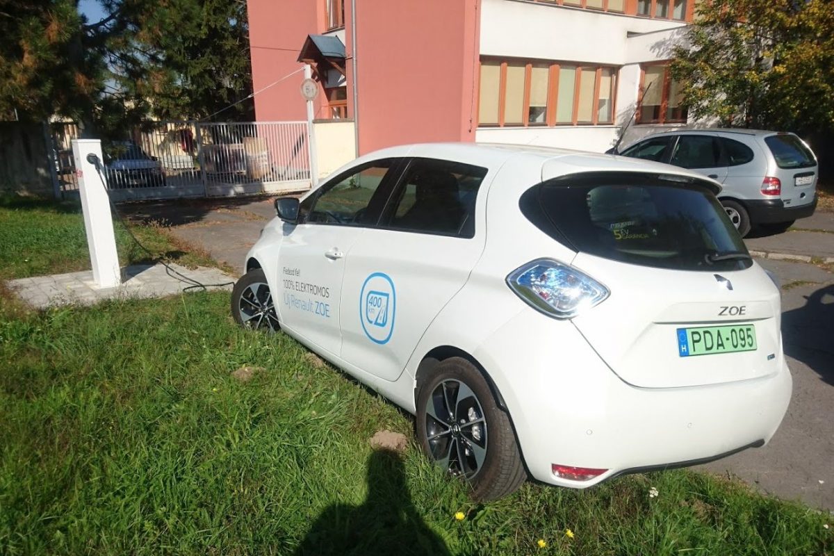 RENAULT