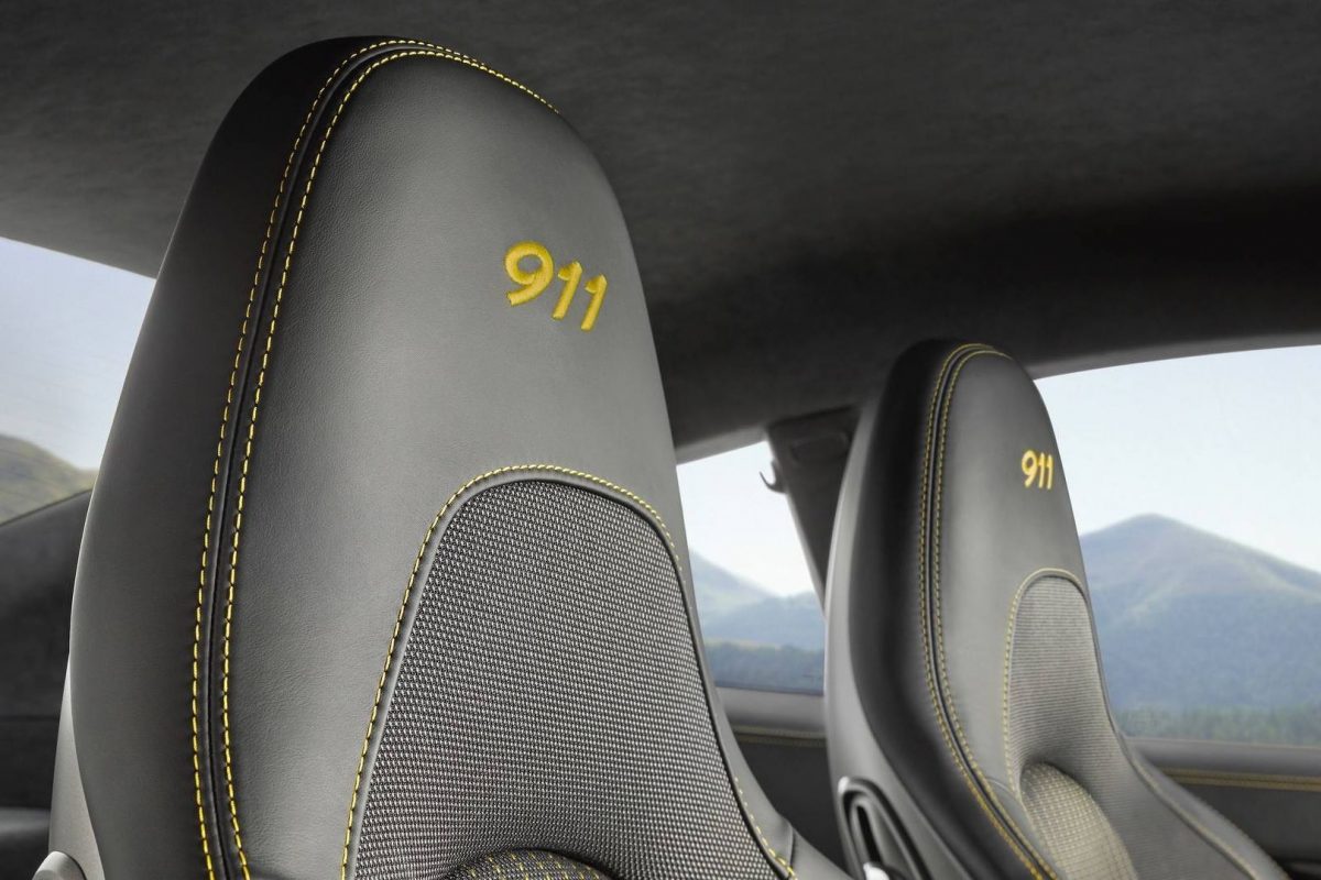 PORSCHE 911