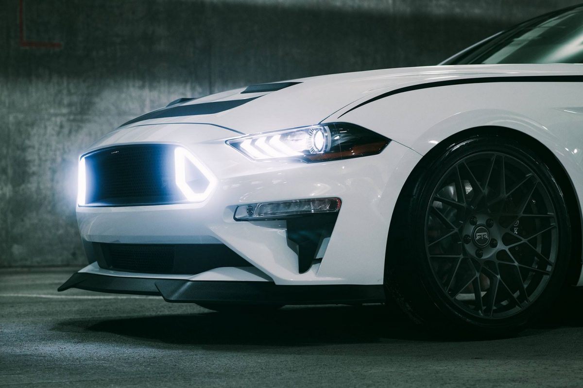 FORD MUSTANG