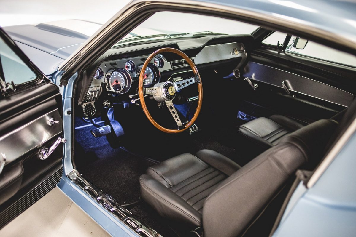 FORD MUSTANG