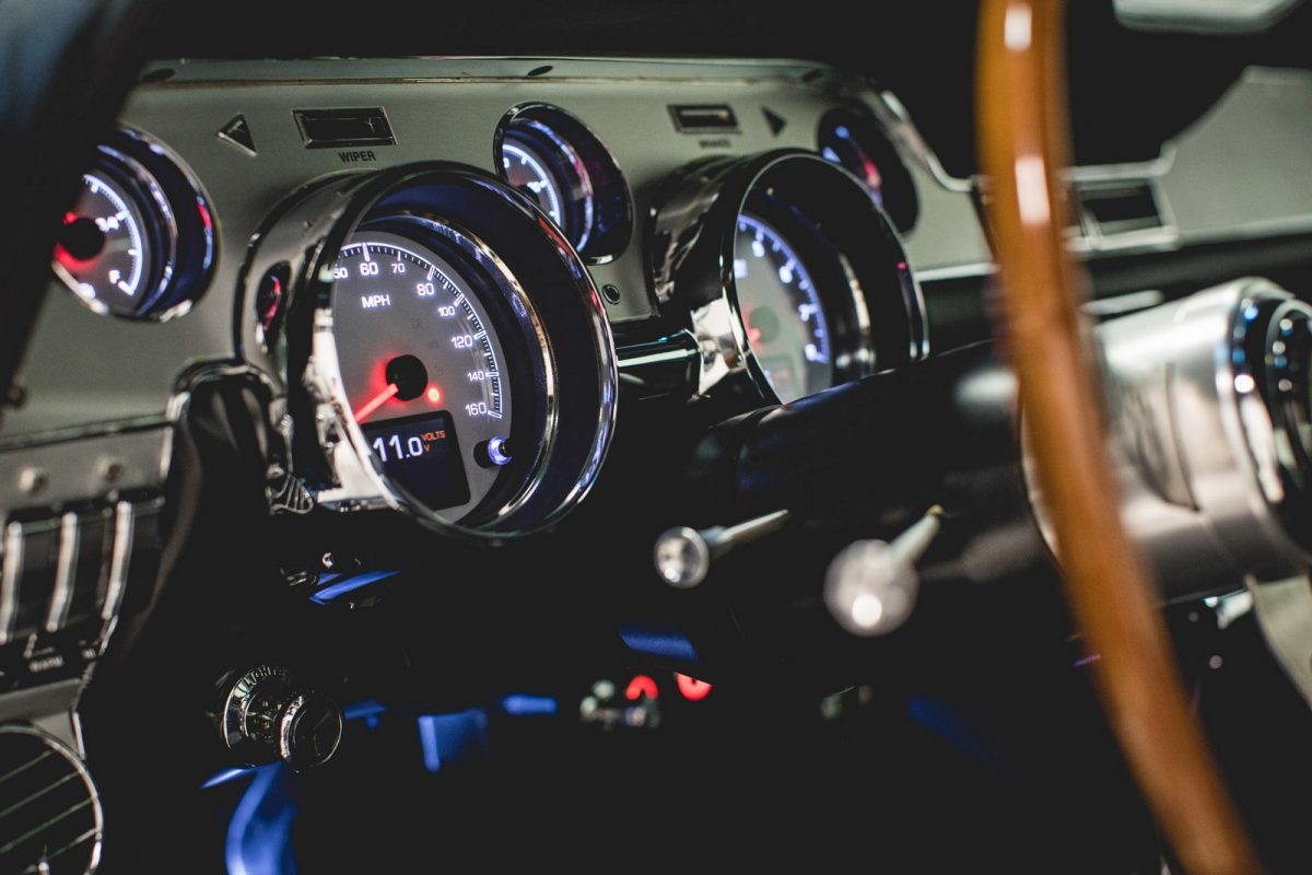 FORD MUSTANG