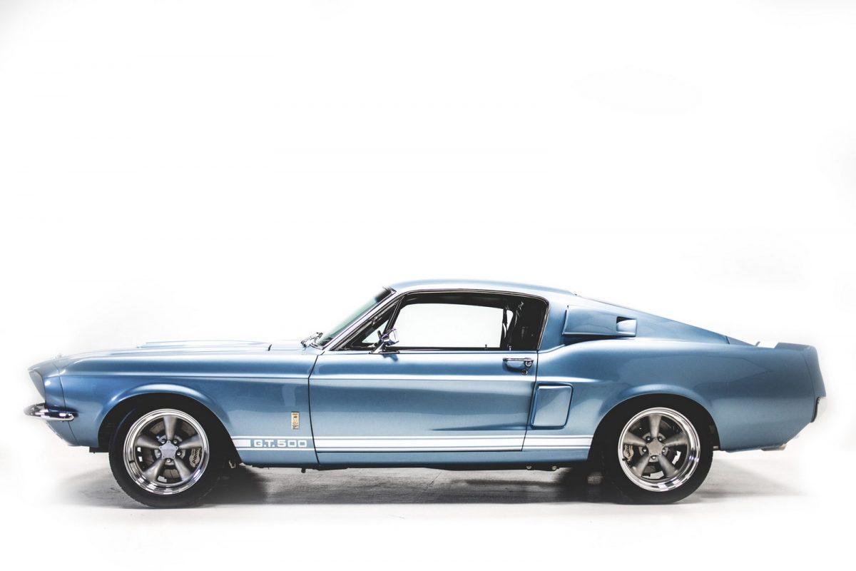 FORD MUSTANG