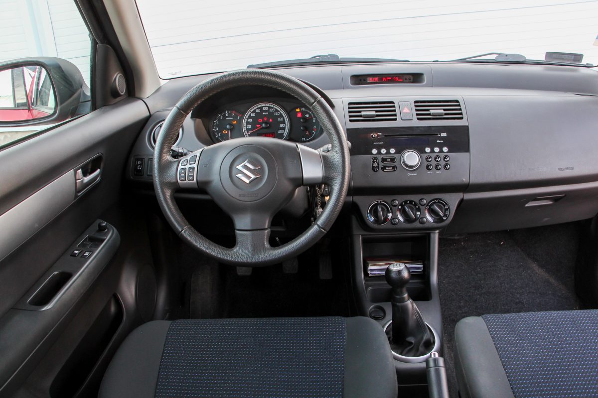 SUZUKI SWIFT