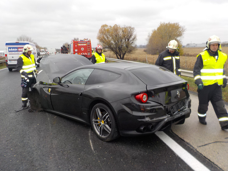 FERRARI FF