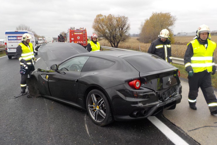 FERRARI FF