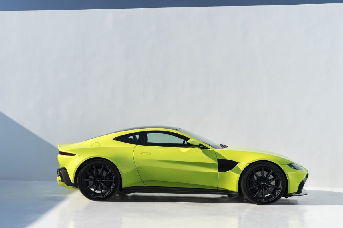 ASTON MARTIN VANTAGE