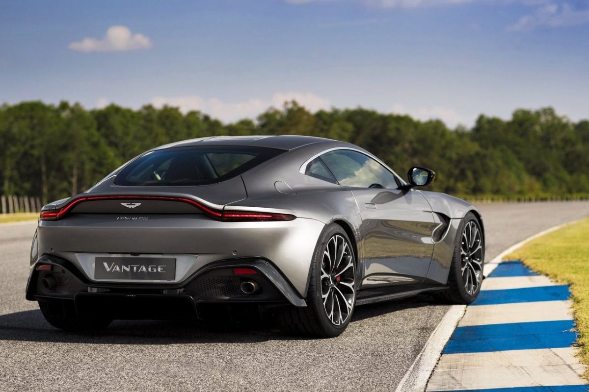ASTON MARTIN VANTAGE