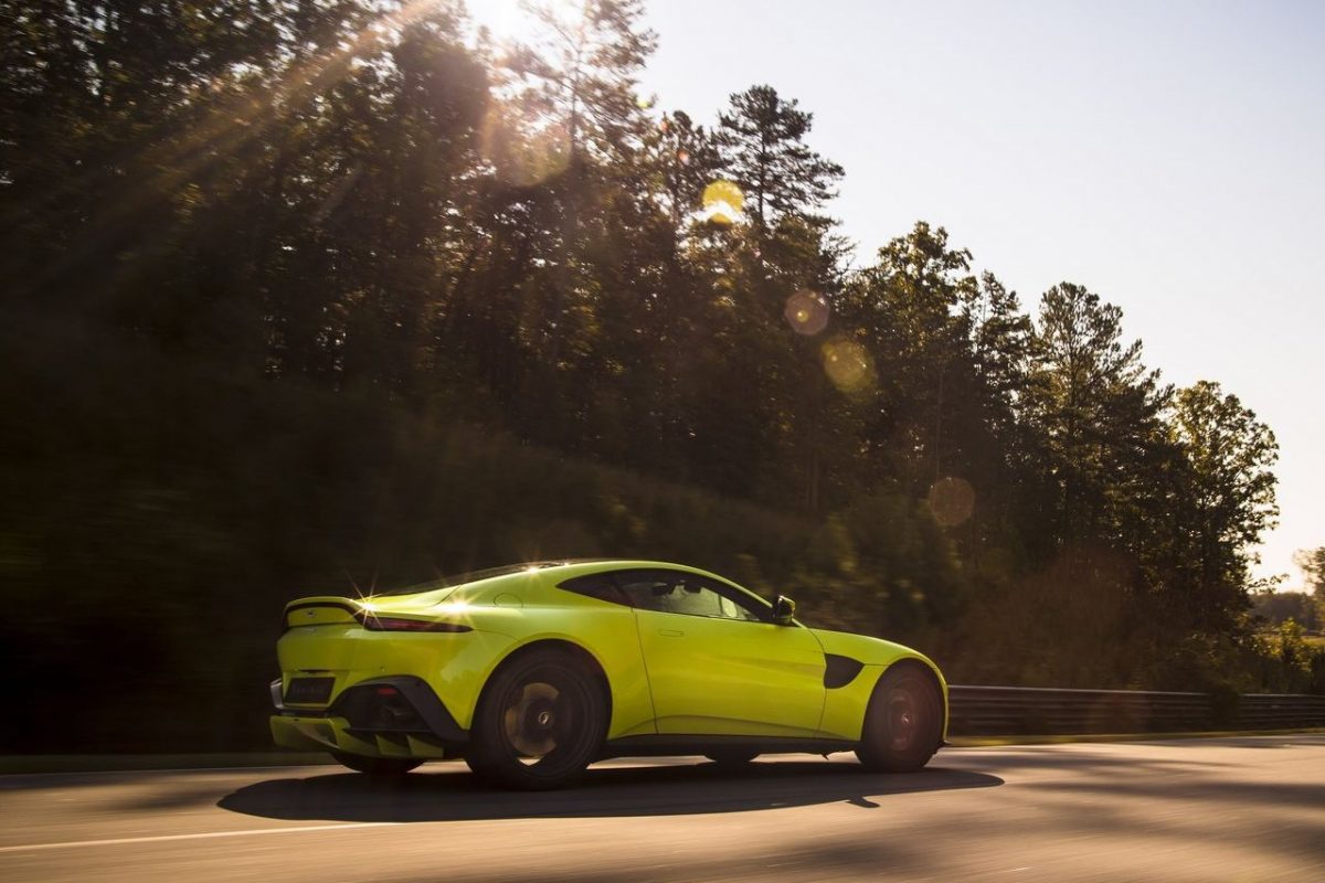 ASTON MARTIN VANTAGE