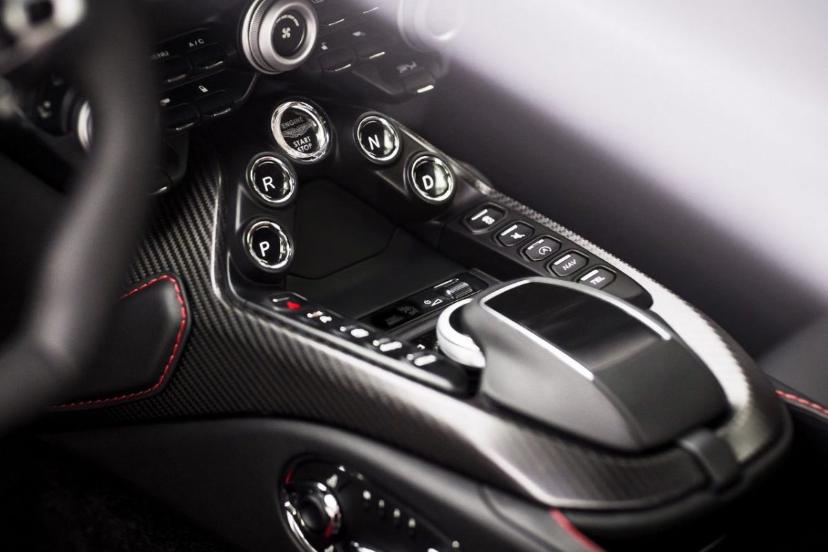 ASTON MARTIN VANTAGE