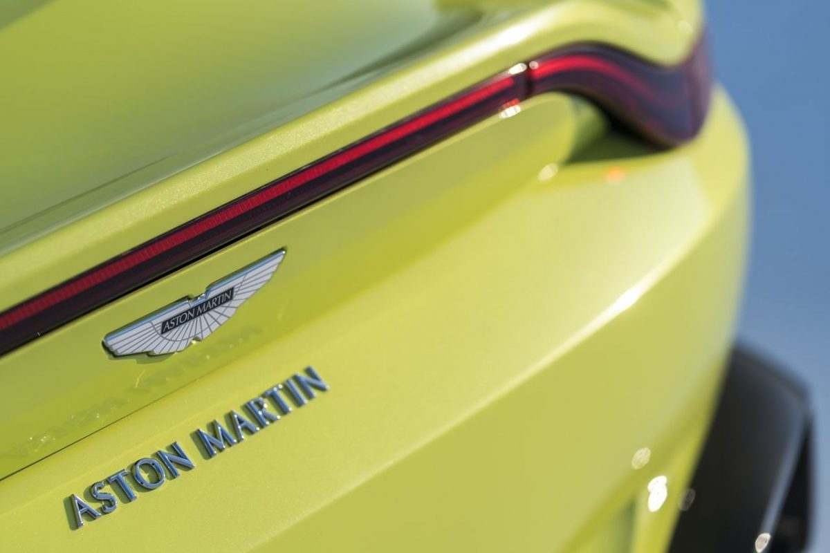 ASTON MARTIN VANTAGE