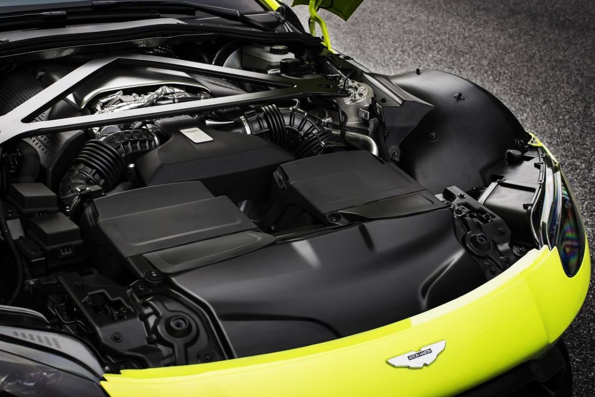ASTON MARTIN VANTAGE