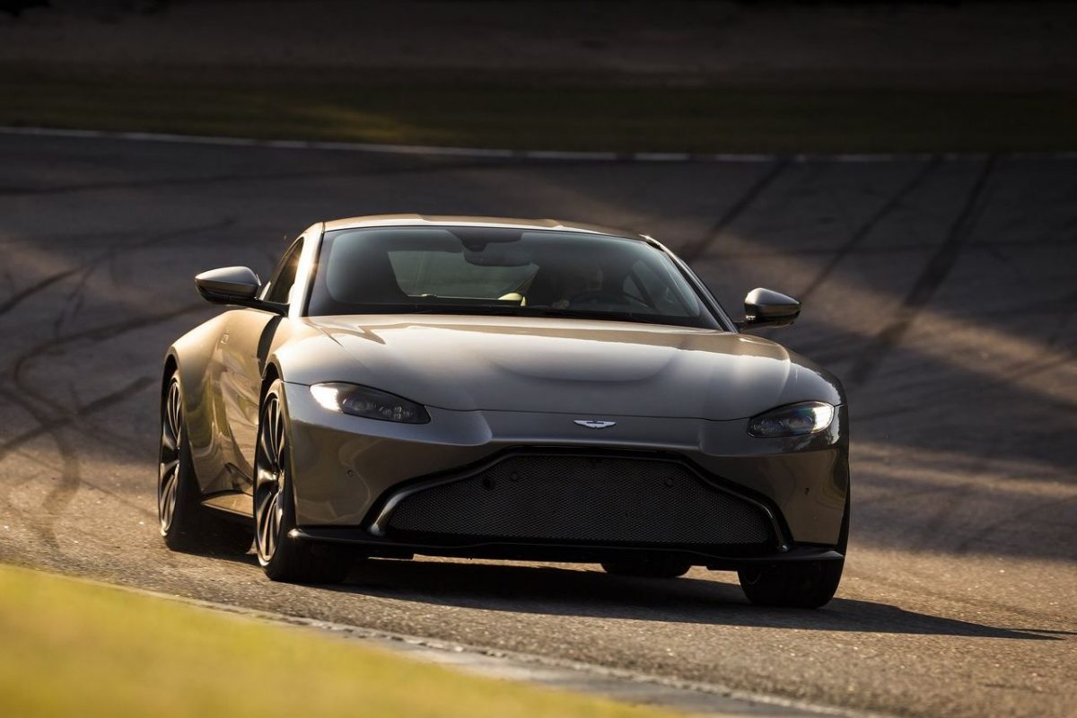 ASTON MARTIN VANTAGE