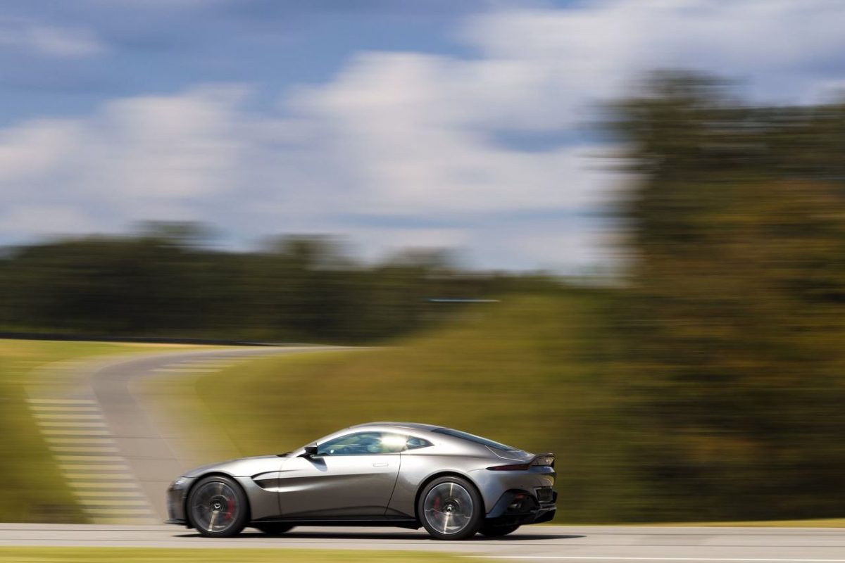 ASTON MARTIN VANTAGE