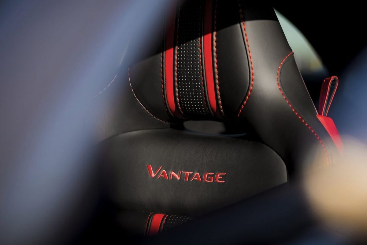 ASTON MARTIN VANTAGE