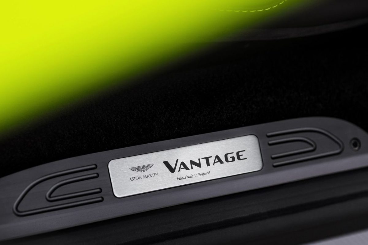 ASTON MARTIN VANTAGE