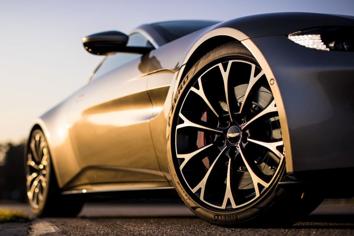 ASTON MARTIN VANTAGE