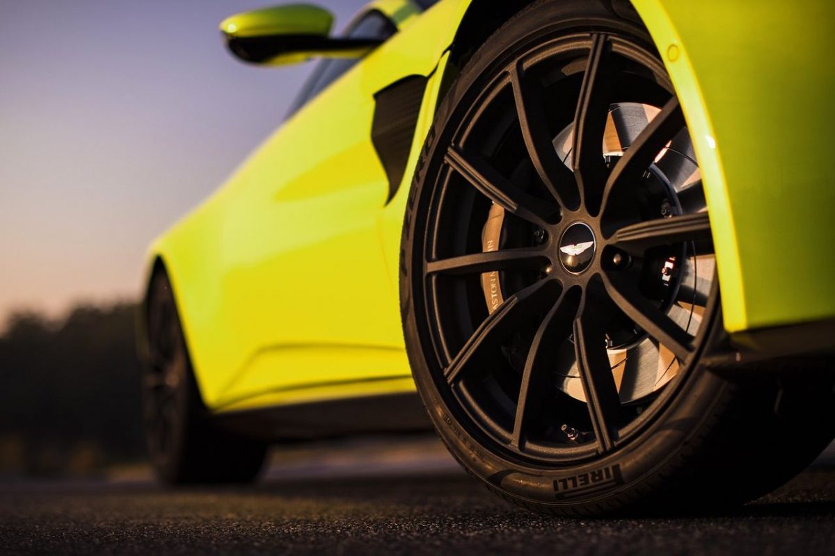 ASTON MARTIN VANTAGE