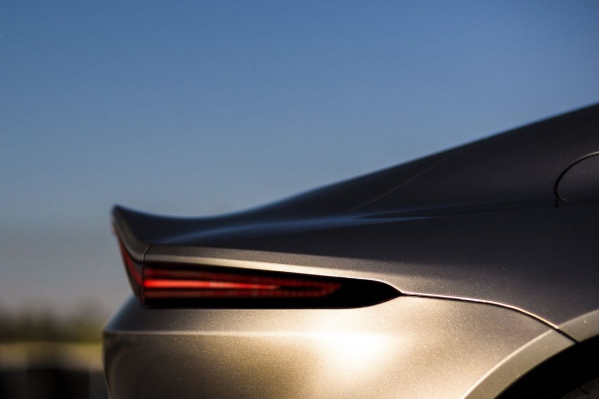 ASTON MARTIN VANTAGE