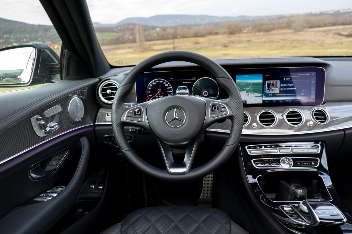 MERCEDES-BENZ E-OSZTÁLY